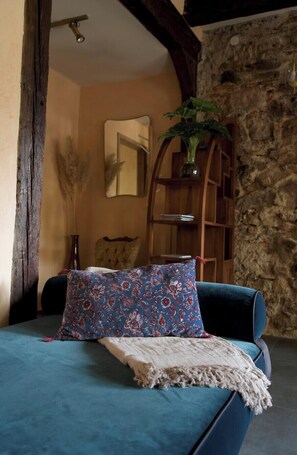 واي فاي مجانًا وملاءات أسرّة