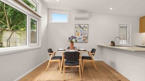 Dining - Blenheim Breeze by Experience Jervis Bay (Vincentia)