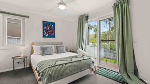 Iron/ironing board, travel cot, free WiFi, bed sheets - Blenheim Breeze by Experience Jervis Bay (Vincentia)
