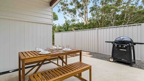 Outdoor dining - Blenheim Breeze by Experience Jervis Bay (Vincentia)