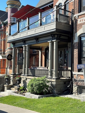 Exterior detail - WidowsPeak B&B (Brockville)