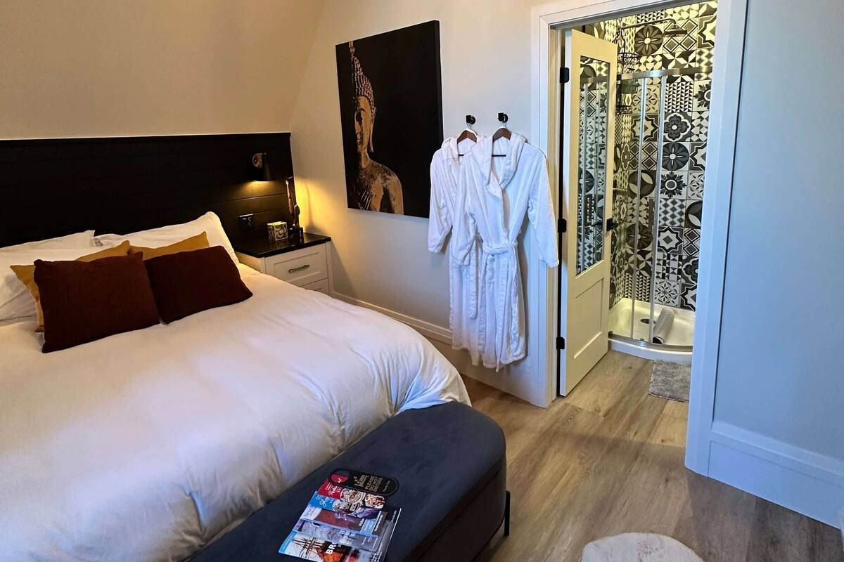 Blackout curtains, soundproofing, iron/ironing board, free WiFi