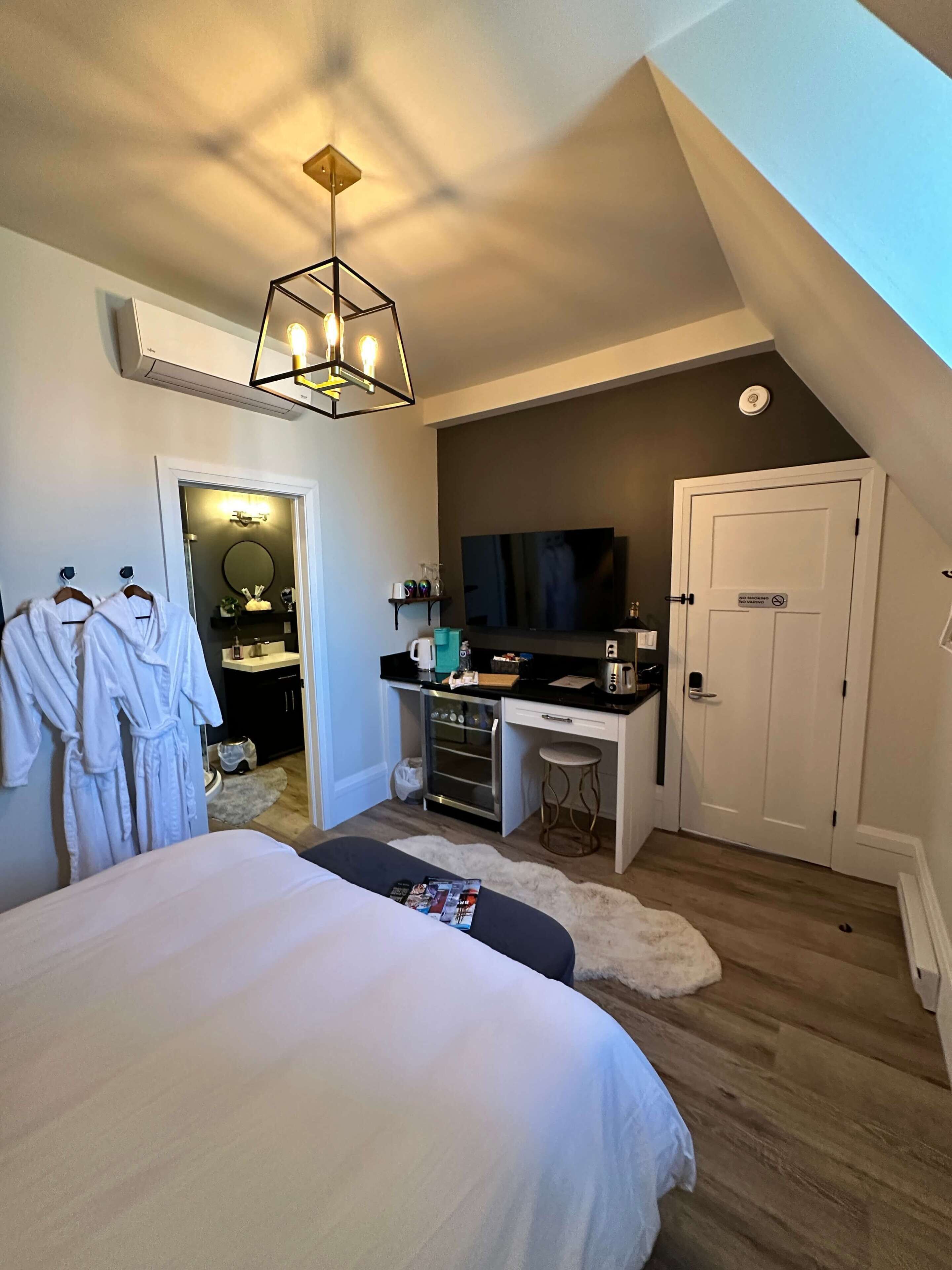 Lyxrum | Mörkläggningsgardiner, ljudisolering och strykjärn/strykbräda