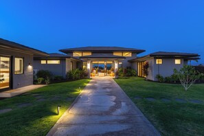 Exterior - Luxury 5BR One Ocean Estate (OE12) at Mauna Lani – Lanai, Great Room & Pool (Kamuela)