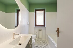Shower, hair dryer, bidet, towels - Raphael Stresa (Stresa)