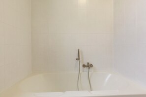 Shower, hair dryer, bidet, towels - Raphael Stresa (Stresa)