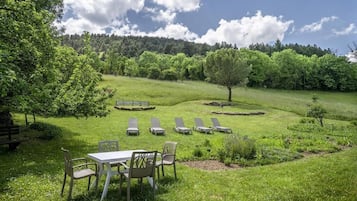 Classic Apartment, Garden View | Outdoor dining