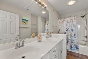 Bathroom - Buccaneer Village 734: Community Pool | Walking Distance to Marina | Building El (Manteo)