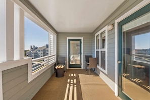 Terrace/patio - Buccaneer Village 734: Community Pool | Walking Distance to Marina | Building El (Manteo)