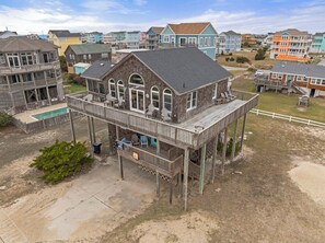 Exterior - The Pickled Mermaid: Dogs Allowed (Rodanthe)