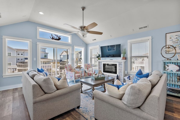 Smart TV, fireplace - Sound Legacy: Private Pool and Hot Tub (Corolla)