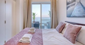 Iron/ironing board, travel cot, WiFi, bed sheets - 2 BR Seafront Elegance with Balcony & Sea Views (St. Paul`s Bay)