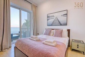 Iron/ironing board, travel cot, WiFi, bed sheets - 2 BR Seafront Elegance with Balcony & Sea Views (St. Paul`s Bay)