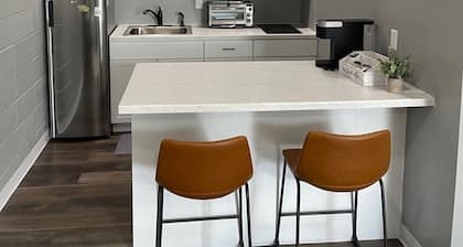 Stunning Studio Apt - Modern Style - Historic town