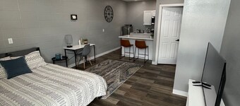 Stunning Studio Apt - Modern Style - Historic town