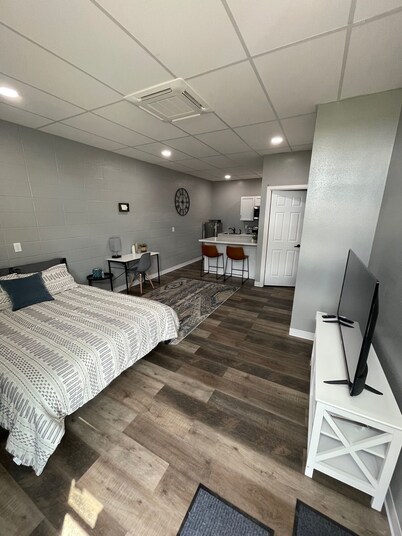 Stunning Studio Apt - Modern Style - Historic town