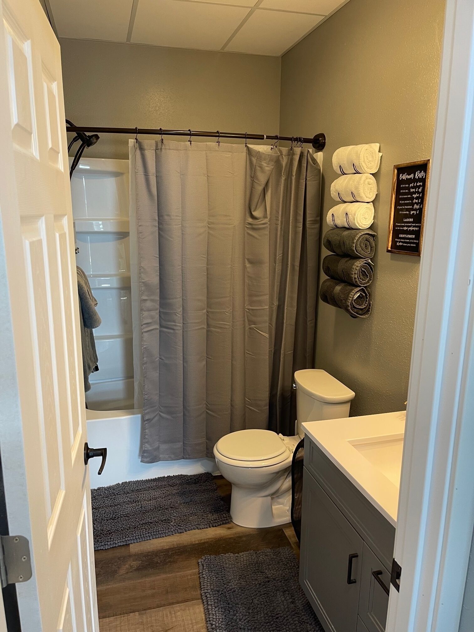 Håndklær, såpe og toalettpapir