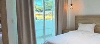 Urban Oasis Room - Premium Plus No. 1