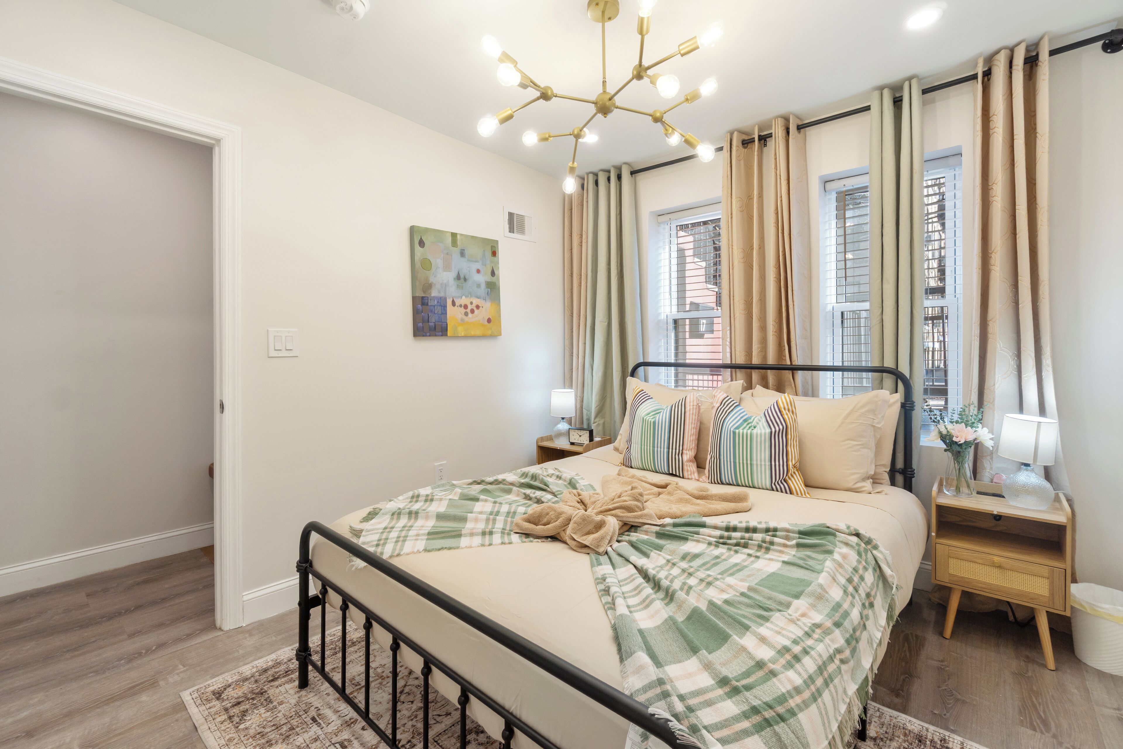 Iron/ironing board, Internet, bed sheets