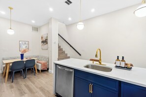 Interior - Spacious 4-bedroom house in beautiful Jersey City with Laundry (Jersey City)