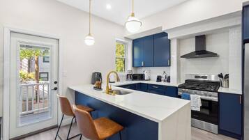 Micro-ondes, four, plaque de cuisson, lave-vaisselle