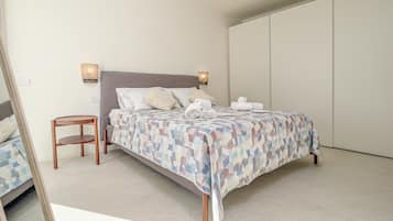 2 chambres, fer et planche à repasser, Wi-Fi, draps fournis