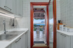 Frigorifero, forno, piano cottura, lavastoviglie