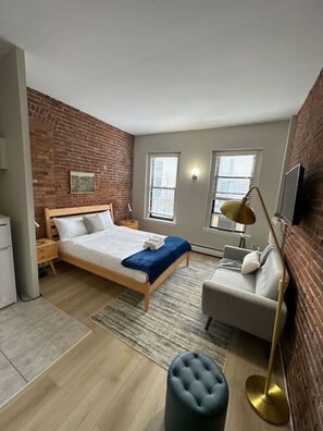 1 bedroom, desk, iron/ironing board, WiFi - Artisan Brick South End Loft (Boston)