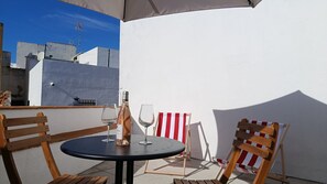 Outdoor dining - La Marinera, beautiful apartment with Terrace, near the Beach (Barbate)