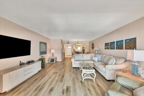 Living area - Beach View large 2 bedroom 508 (Sarasota)