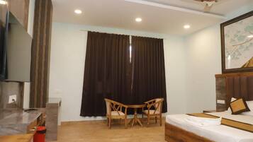 Singola Standard, vista giardino | Una scrivania, Wi-Fi gratuito