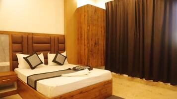 Standard Single Room, Garden View | Desk, free WiFi