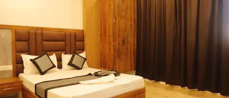 Standard enkelrum - utsikt mot trädgården | Skrivbord och gratis wi-fi