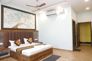 Desk, free WiFi - THE BLESSING PALACE (Muzaffarpur)