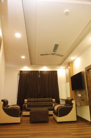 Living area - THE BLESSING PALACE (Muzaffarpur)