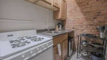 Oven, stovetop, dishwasher, coffee/tea maker