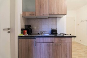 Fridge, microwave, toaster, highchair - Miniapartment at the Ruhr-Valley cycling (Bochum)