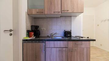 Kühlschrank, Mikrowelle, Toaster, Hochstuhl