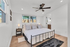 2 bedrooms - Horizons West Beautifully Remodeled 2 Bedroom Bayside Villa F-8 (Siesta Key)