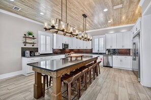 Fridge, microwave, oven, stovetop - Sandy Saddle | Walk to Beach, Free Golf Cart, Heated Pool, Game Room, Bunk Room (Miramar Beach)