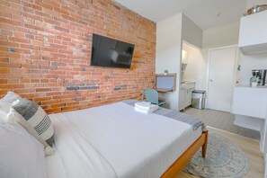 1 bedroom, desk, iron/ironing board, WiFi - Stylish South End Studio (Boston)