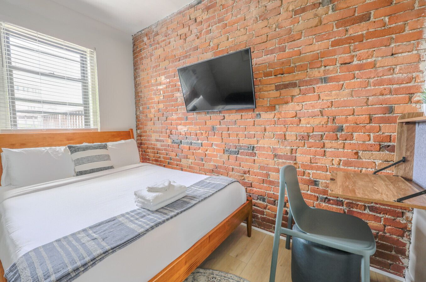 Stylish South End Studio - Waltham, MA