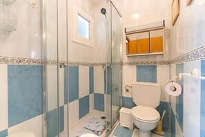 Shower, hair dryer, towels - La Clau del Mar – Charming Bungalow in the Heart of Town (Santa Pola)
