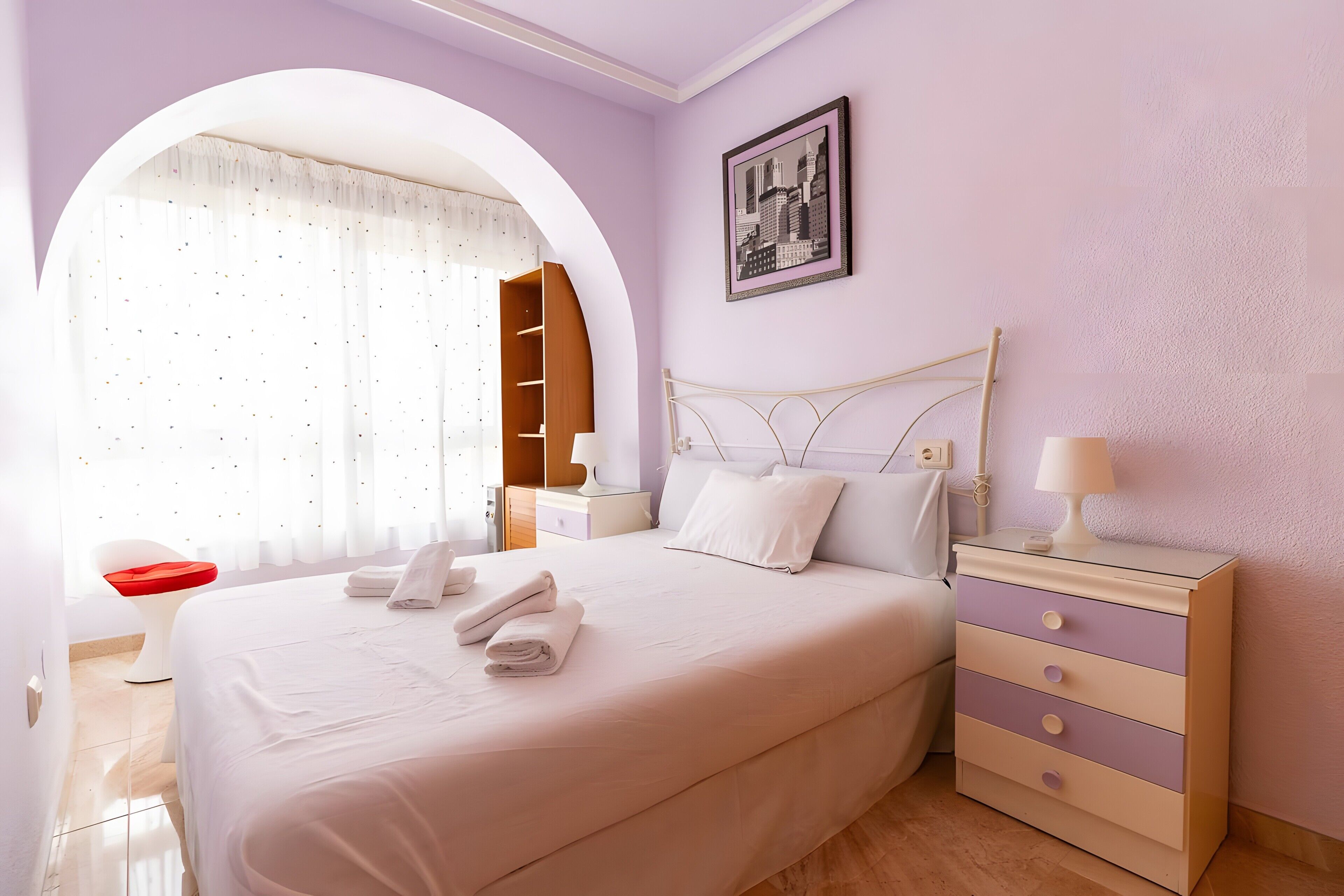 Iron/ironing board, WiFi, bed sheets