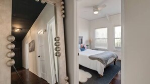 A bedroom with a bed, a ceiling fan, and a window with blinds. - Check in with a Cocktail | Heart of Hermosa Beach (Hermosa Beach)