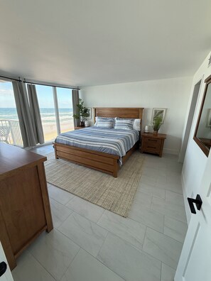 Internet, bed sheets - Charming beachfront condo, Daytona Beach Shores (Daytona Beach Shores)