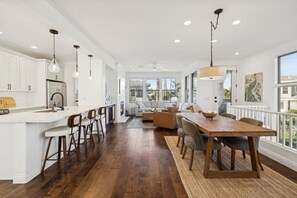 Dining - Stunning Kierland Condo | Pool | Spa | Gym (Scottsdale)
