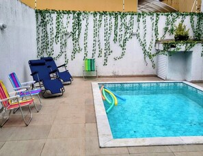 Pool - Cozy house with pool, pets allowed, beachside location. (Itanhaém)