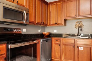 Condo, Multiple Beds (Paradise Shores 404 Seashell Inn) | Private kitchen - Paradise Shores 404 Seashell Inn (Port St. Joe)