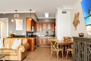 Condo, várias camas (Paradise Shores 404 Seashell Inn) | Área de estar